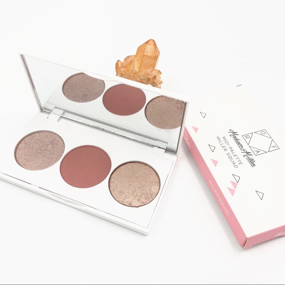 New in box Ofra blush & highlighter palette